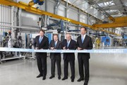 Wirtschaft + Unternehmen: Krauss Maffei eröffnet weltgrößtes Faserverbundtechnikum in München Wirtschaft + Unternehmen: Krauss Maffei eröffnet weltgrößtes Faserverbundtechnikum in München